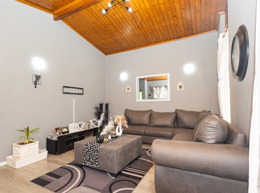 3 Bedroom Property for Sale in Peerless Park West Western Cape